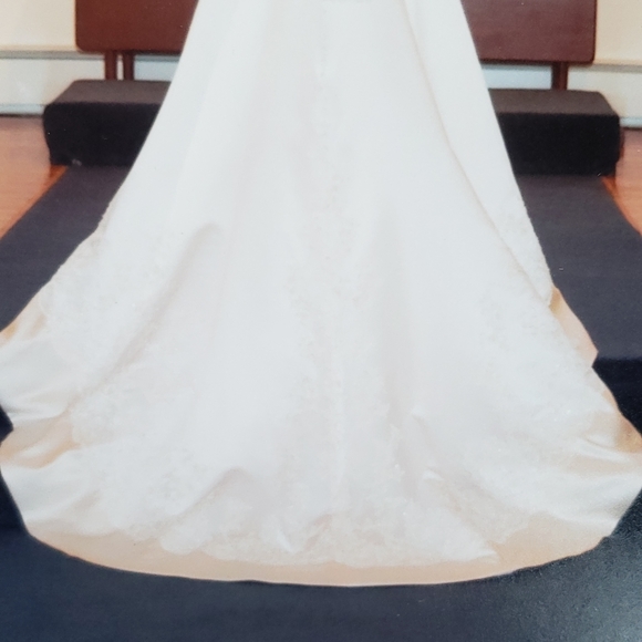 Alfred Angelo wedding gown - Picture 4 of 5